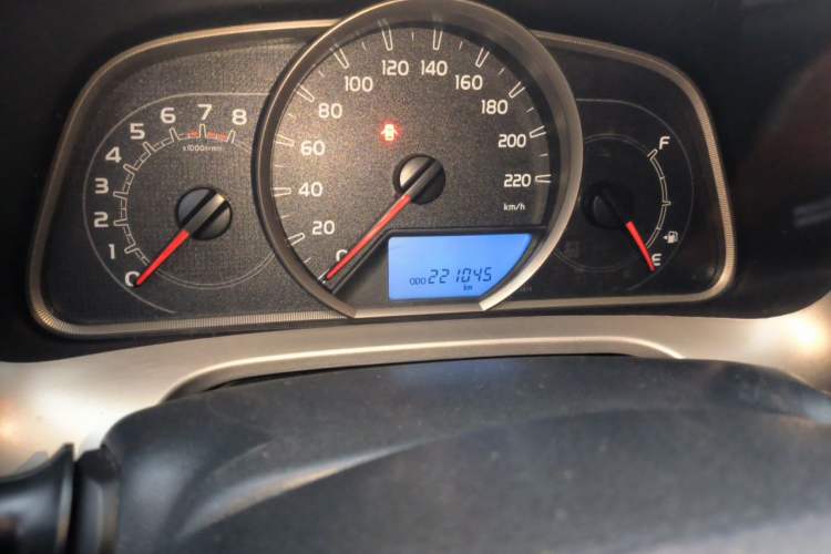 Used Toyota RAV4 2015 2.0L CVT Two-Wheel Drive Fashion Edition Odometer Close Up