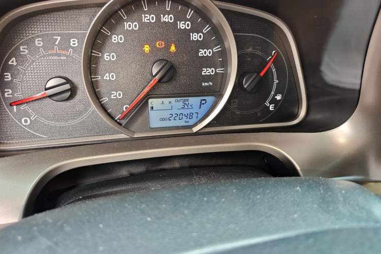 Used Toyota RAV4 2015 2.5L Automatic 4x4 Elite Edition Odometer Close Up