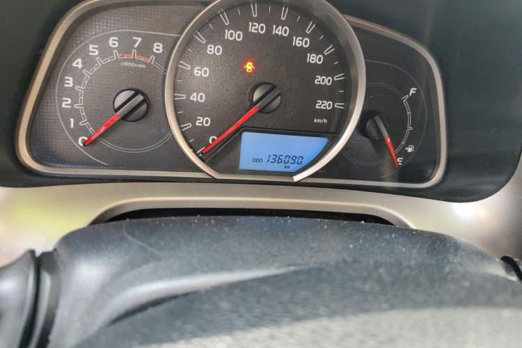 Used Toyota RAV4 2015 2.0L CVT Two-Wheel Drive Fashion Edition Odometer Close Up