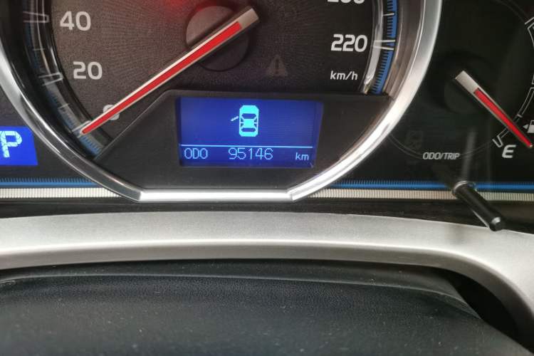 Used Toyota RAV4 2015 2.0L CVT Four-Wheel Drive New Edition Odometer Close Up