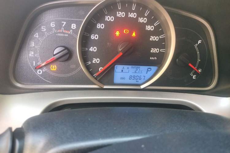 Used Toyota RAV4 2015 2.0L CVT Two-Wheel Drive Fashion Edition Odometer Close Up