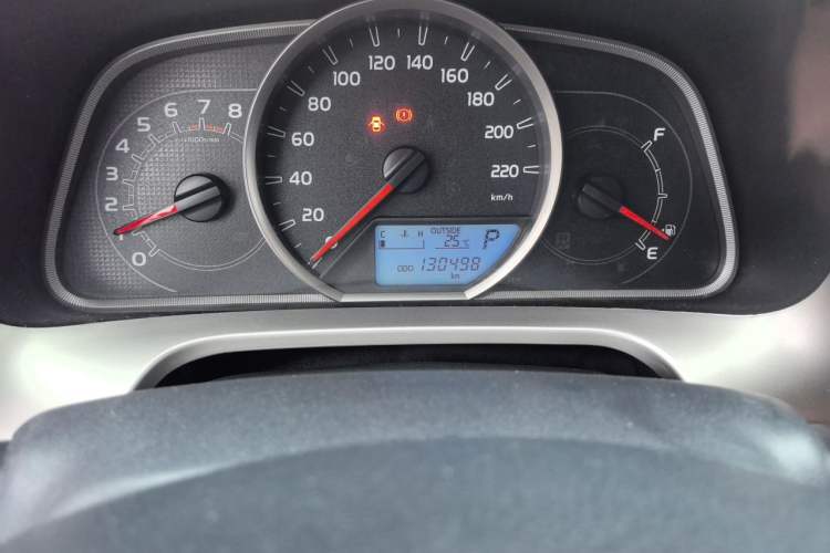 Used Toyota RAV4 2015 2.0L CVT Two-Wheel Drive Fashion Edition Odometer Close Up