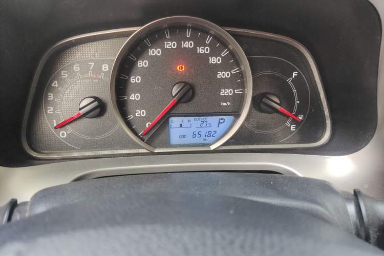 Used Toyota RAV4 2015 2.5L Automatic 4x4 Elite Edition Odometer Close Up