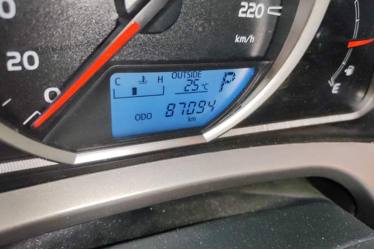 Used Toyota RAV4 2015 2.5L Automatic 4x4 Elite Edition Odometer Close Up