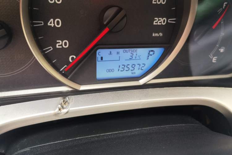 Used Toyota RAV4 2015 2.0L CVT Two-Wheel Drive Fashion Edition Odometer Close Up