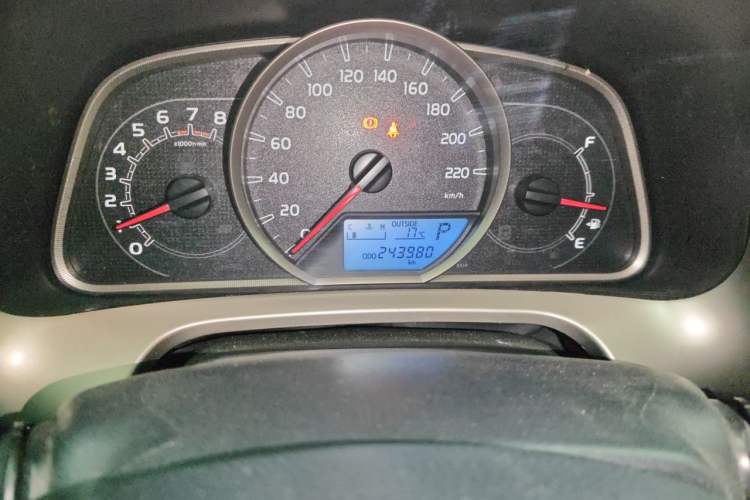 Used Toyota RAV4 2015 2.0L CVT Two-Wheel Drive Fashion Edition Odometer Close Up