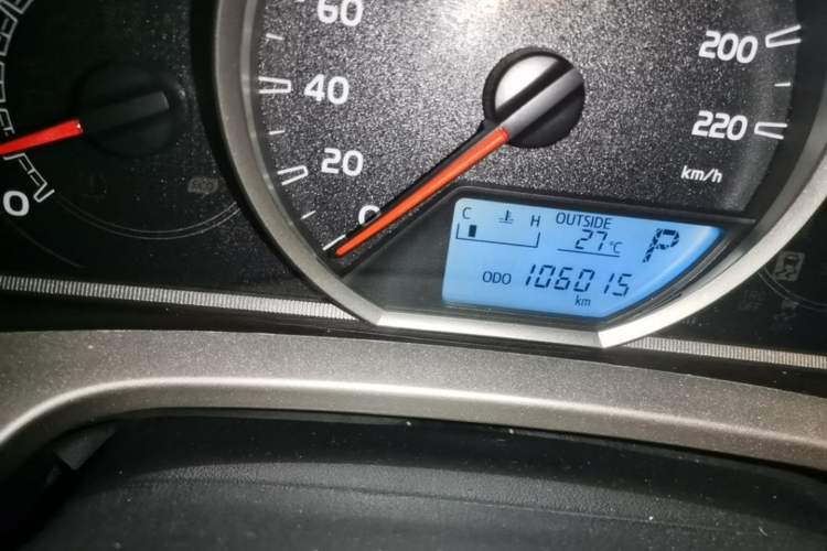 Used Toyota RAV4 2015 2.0L CVT Two-Wheel Drive Fashion Edition Odometer Close Up