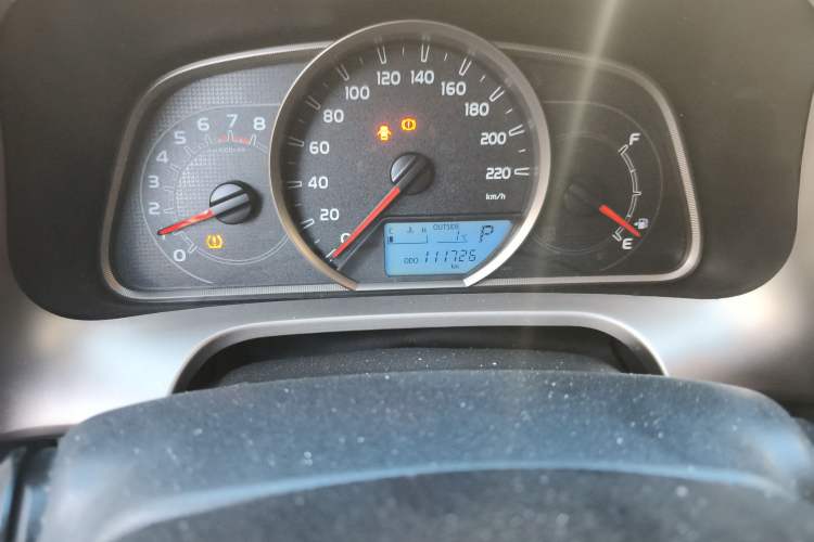 Used Toyota RAV4 2015 2.0L CVT Two-Wheel Drive Fashion Edition Odometer Close Up