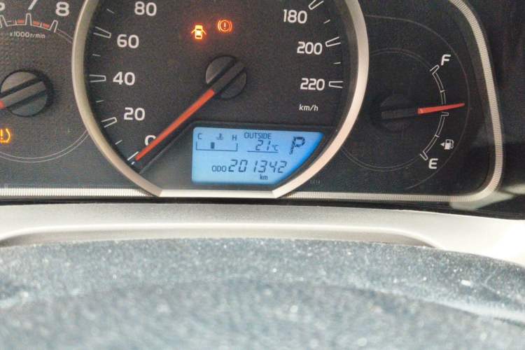 Used Toyota RAV4 2015 2.0L CVT Two-Wheel Drive Fashion Edition Odometer Close Up
