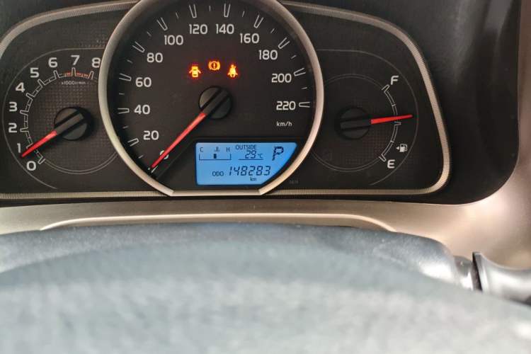 Used Toyota RAV4 2015 2.0L CVT Two-Wheel Drive Fashion Edition Odometer Close Up