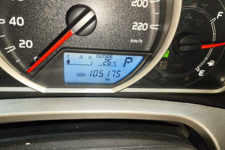 Used Toyota RAV4 2015 2.0L CVT Two-Wheel Drive Fashion Edition Odometer Close Up