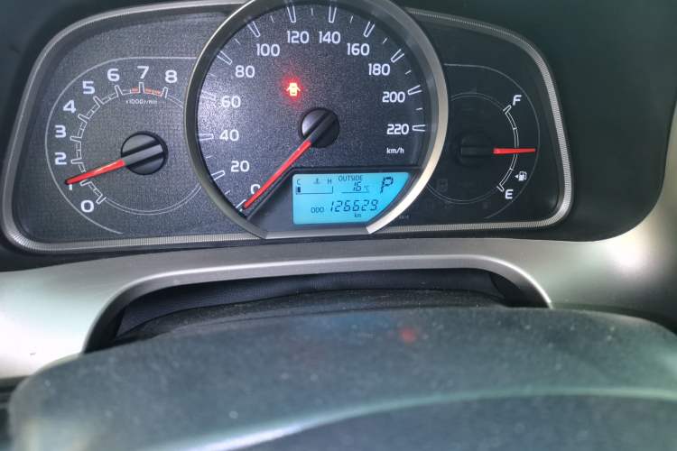 Used Toyota RAV4 2015 2.5L Automatic 4x4 Elite Edition Odometer Close Up