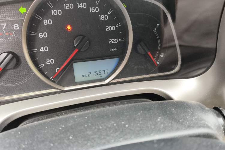 Used Toyota RAV4 2015 2.0L CVT Two-Wheel Drive Fashion Edition Odometer Close Up