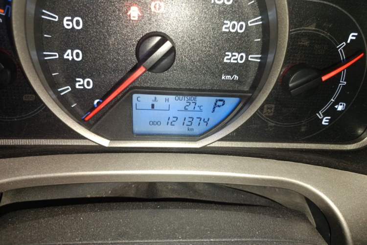 Used Toyota RAV4 2015 2.0L CVT Two-Wheel Drive Fashion Edition Odometer Close Up