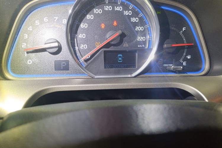 Used Toyota RAV4 2015 2.0L CVT Four-Wheel Drive New Edition Odometer Close Up