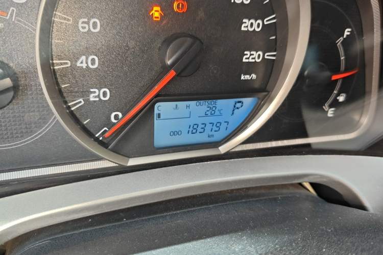Used Toyota RAV4 2015 2.0L CVT Two-Wheel Drive Fashion Edition Odometer Close Up