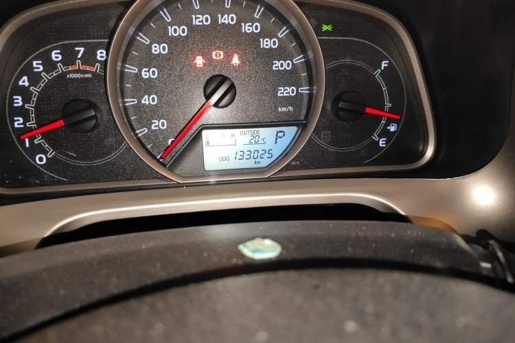 Used Toyota RAV4 2015 2.0L CVT Two-Wheel Drive Fashion Edition Odometer Close Up