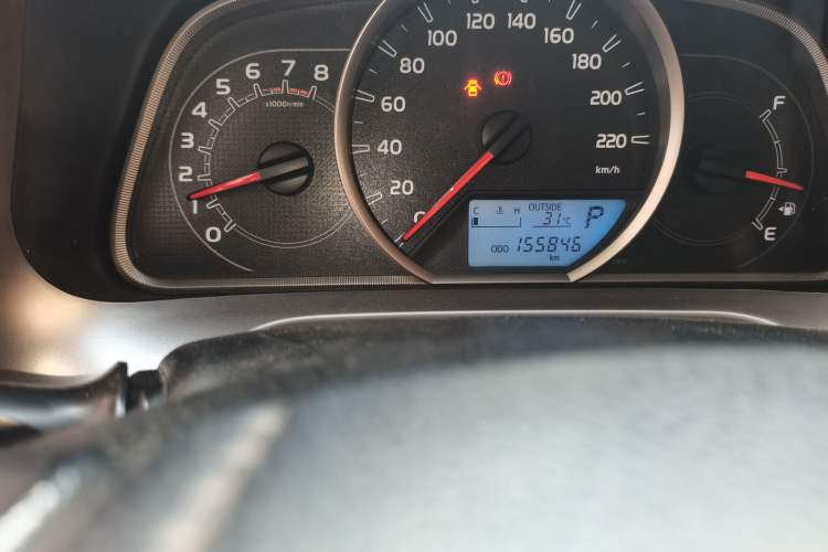 Used Toyota RAV4 2015 2.5L Automatic 4x4 Elite Edition Odometer Close Up