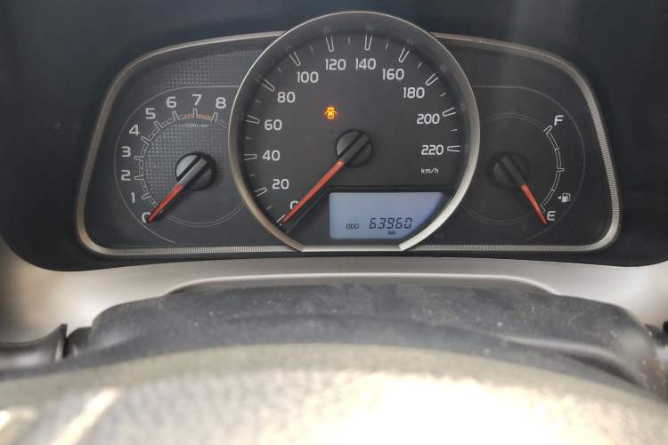 Used Toyota RAV4 2015 2.0L CVT Two-Wheel Drive Fashion Edition Odometer Close Up