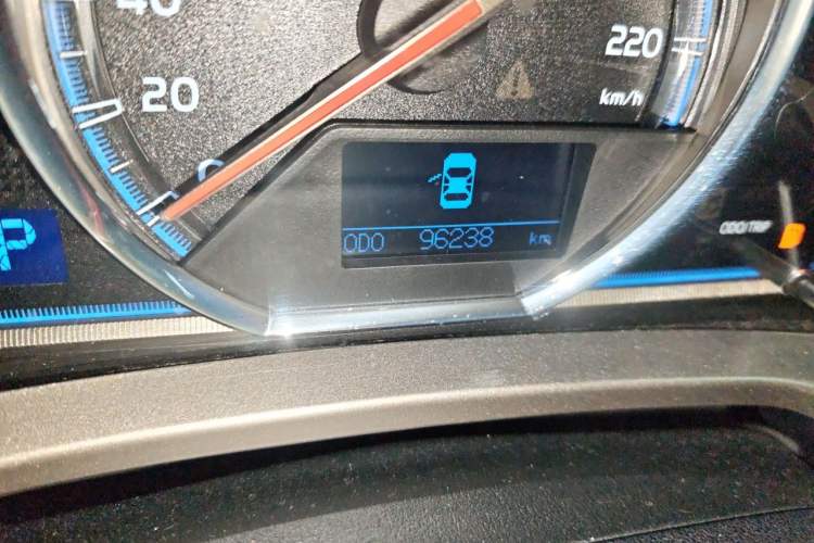 Used Toyota RAV4 2015 2.0L CVT Four-Wheel Drive New Edition Odometer Close Up