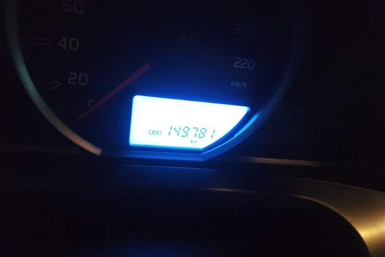 Used Toyota RAV4 2015 2.0L CVT Two-Wheel Drive Fashion Edition Odometer Close Up