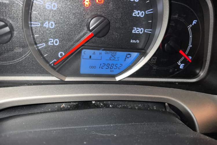 Used Toyota RAV4 2015 2.0L CVT Two-Wheel Drive Fashion Edition Odometer Close Up