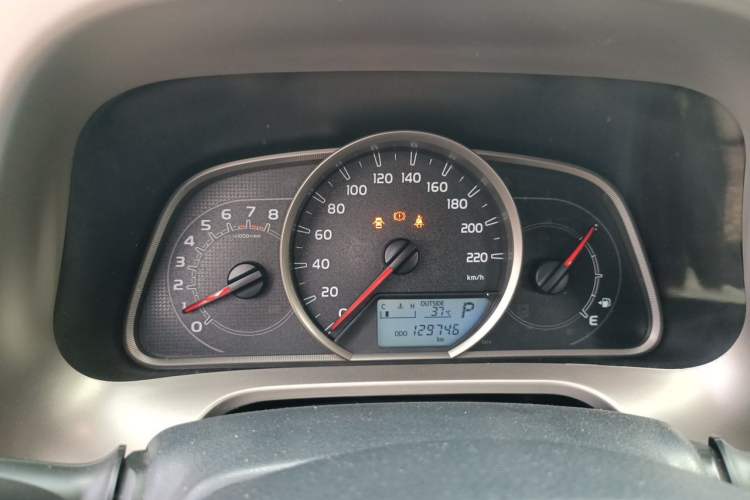 Used Toyota RAV4 2015 2.5L Automatic 4x4 Elite Edition Odometer Close Up