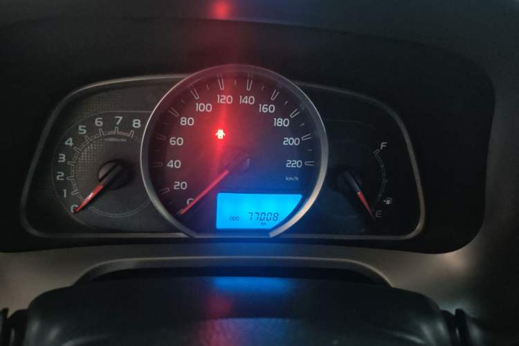 Used Toyota RAV4 2015 2.0L CVT Two-Wheel Drive Fashion Edition Odometer Close Up