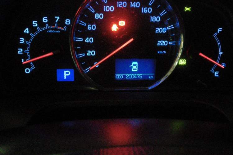 Used Toyota RAV4 2015 2.0L CVT Four-Wheel Drive New Edition Odometer Close Up