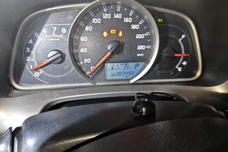 Used Toyota RAV4 2015 2.0L CVT Two-Wheel Drive Fashion Edition Odometer Close Up