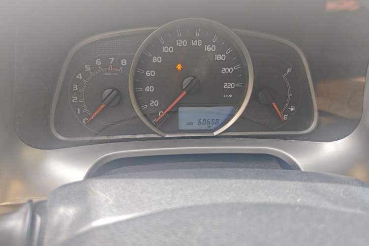 Used Toyota RAV4 2015 2.0L CVT Two-Wheel Drive Fashion Edition Odometer Close Up