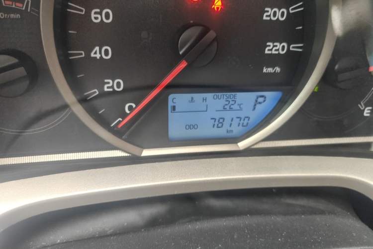 Used Toyota RAV4 2015 2.0L CVT Two-Wheel Drive Fashion Edition Odometer Close Up