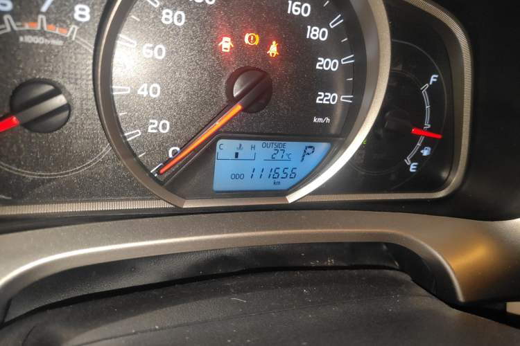 Used Toyota RAV4 2015 2.0L CVT Two-Wheel Drive Fashion Edition Odometer Close Up