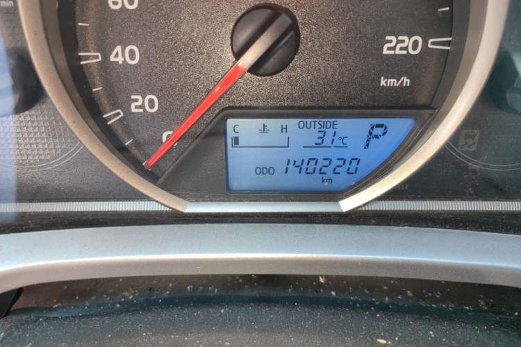 Used Toyota RAV4 2015 2.5L Automatic 4x4 Elite Edition Odometer Close Up