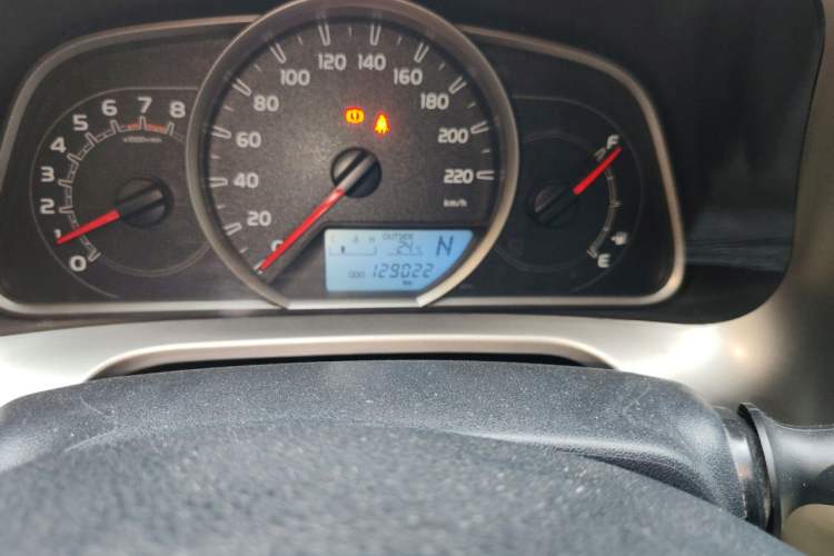 Used Toyota RAV4 2015 2.0L CVT Two-Wheel Drive Fashion Edition Odometer Close Up