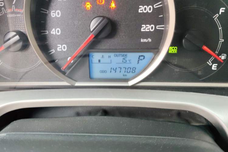 Used Toyota RAV4 2015 2.0L CVT Two-Wheel Drive Fashion Edition Odometer Close Up
