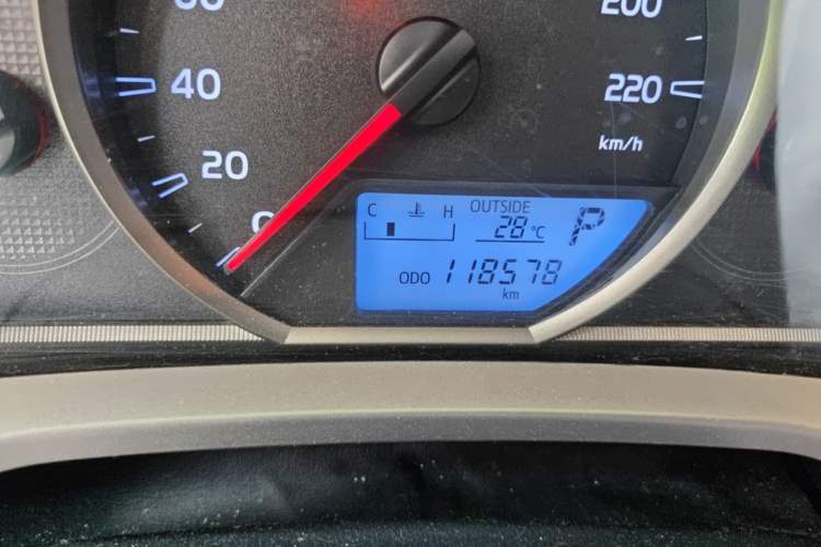 Used Toyota RAV4 2015 2.5L Automatic 4x4 Elite Edition Odometer Close Up