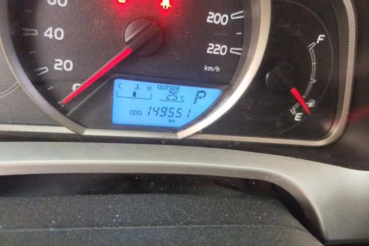 Used Toyota RAV4 2015 2.0L CVT Two-Wheel Drive Fashion Edition Odometer Close Up