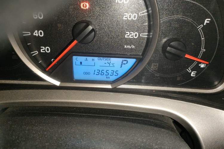 Used Toyota RAV4 2015 2.0L CVT Two-Wheel Drive Urban Edition Odometer Close Up