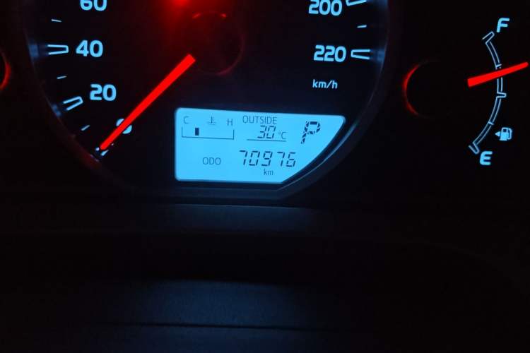 Used Toyota RAV4 2015 2.0L CVT Two-Wheel Drive Fashion Edition Odometer Close Up