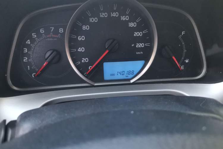 Used Toyota RAV4 2015 2.0L CVT Two-Wheel Drive Fashion Edition Odometer Close Up