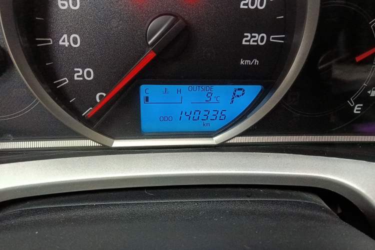 Used Toyota RAV4 2015 2.0L CVT Two-Wheel Drive Fashion Edition Odometer Close Up