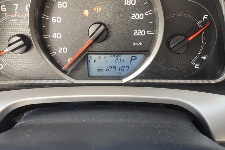 Used Toyota RAV4 2015 2.0L CVT Two-Wheel Drive Fashion Edition Odometer Close Up