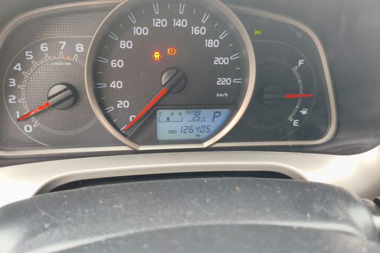 Used Toyota RAV4 2015 2.0L CVT Two-Wheel Drive Fashion Edition Odometer Close Up