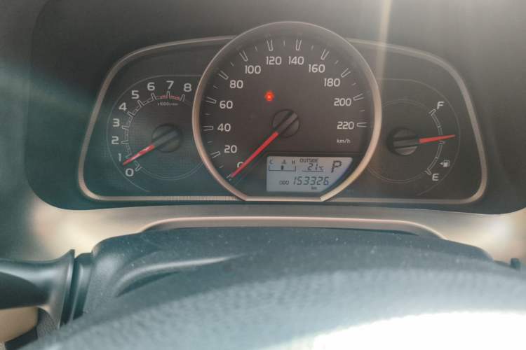 Used Toyota RAV4 2015 2.0L CVT Two-Wheel Drive Fashion Edition Odometer Close Up