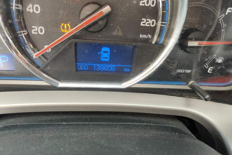 Used Toyota RAV4 2015 2.0L CVT Four-Wheel Drive New Edition Odometer Close Up