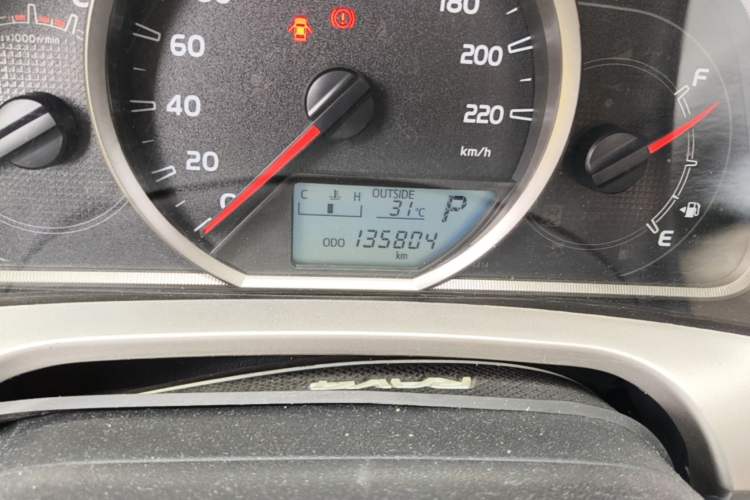 Used Toyota RAV4 2015 2.0L CVT Two-Wheel Drive Fashion Edition Odometer Close Up
