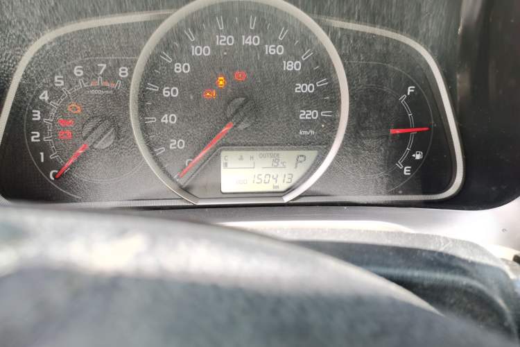 Used Toyota RAV4 2015 2.0L CVT Two-Wheel Drive Fashion Edition Odometer Close Up