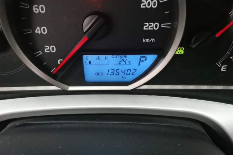 Used Toyota RAV4 2015 2.0L CVT Two-Wheel Drive Fashion Edition Odometer Close Up