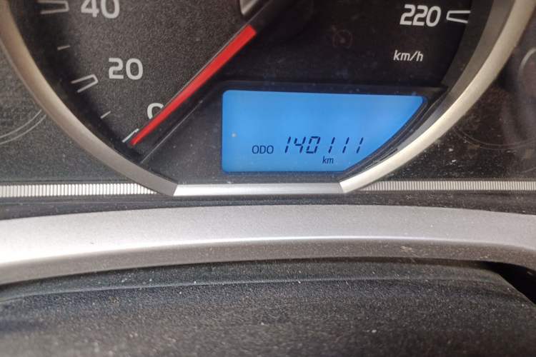 Used Toyota RAV4 2015 2.0L CVT Two-Wheel Drive Fashion Edition Odometer Close Up